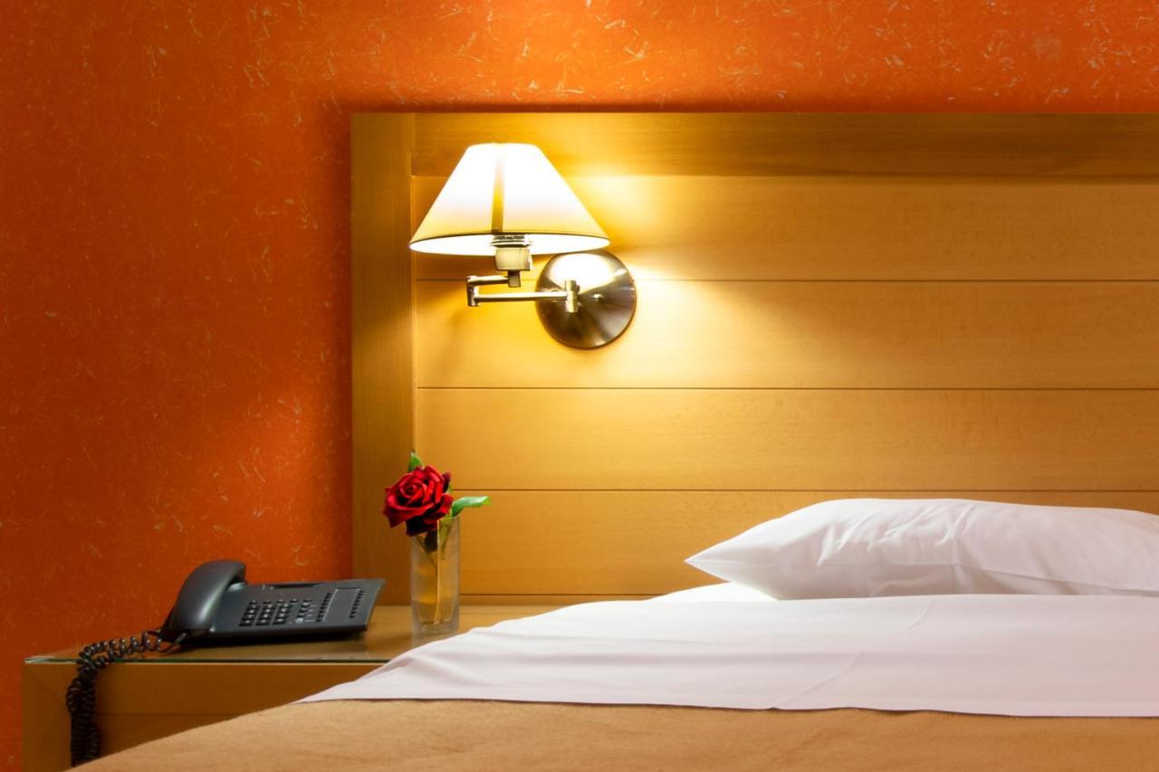 Avra Hotel Метана Екстер'єр фото