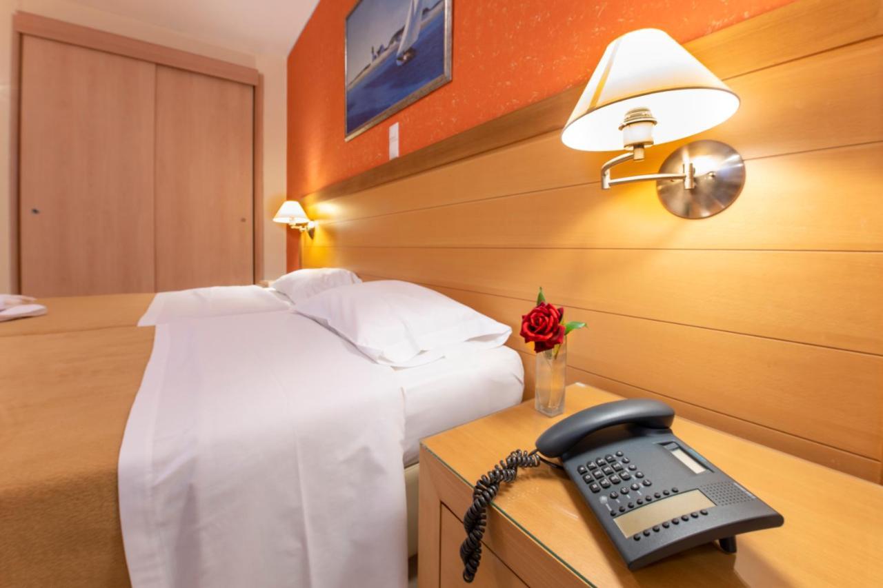 Avra Hotel Метана Екстер'єр фото